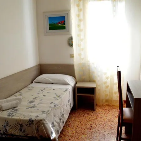 In Guest - New Cirene Double Comfort For Two People רימיני