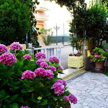 Πανσιόν In Guest - New Cirene Double Comfort For Two People Ρίμινι